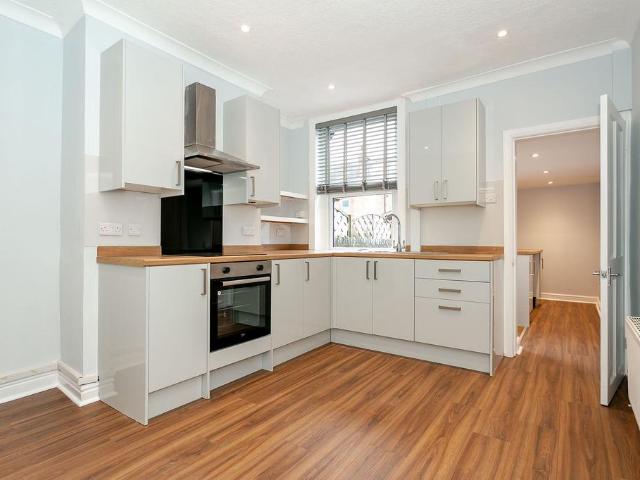 4 bedroom terraced house to rent