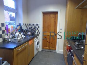 4 bedroom terraced house to rent