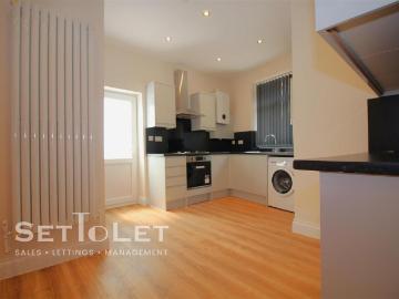 4 bedroom terraced house to rent