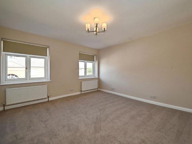 4 bedroom terraced house to rent