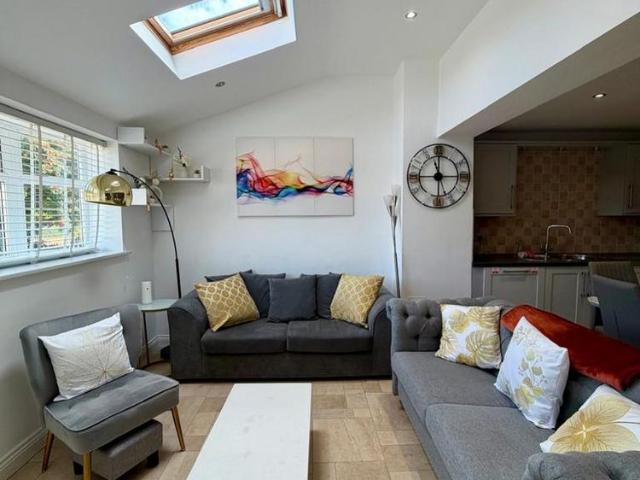 4 bedroom terraced house to rent