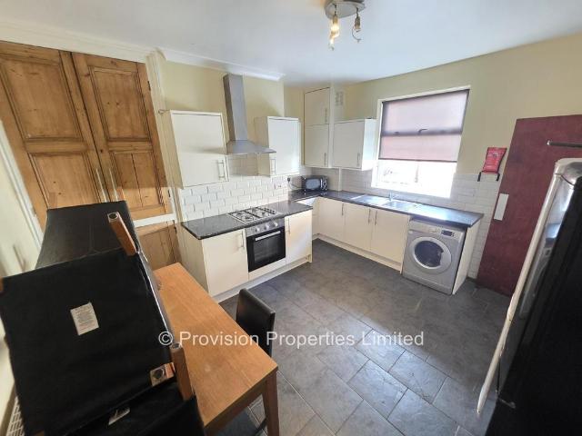 4 bedroom terraced house to rent