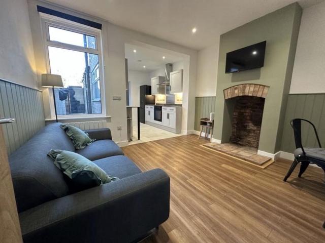 4 bedroom terraced house to rent