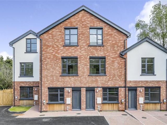 4 bedroom terraced house to rent