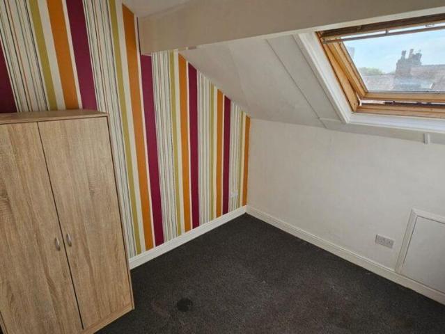 4 bedroom terraced house to rent