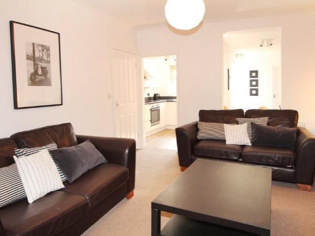 4 bedroom terraced house to rent