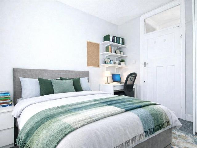 4 bedroom terraced house to rent