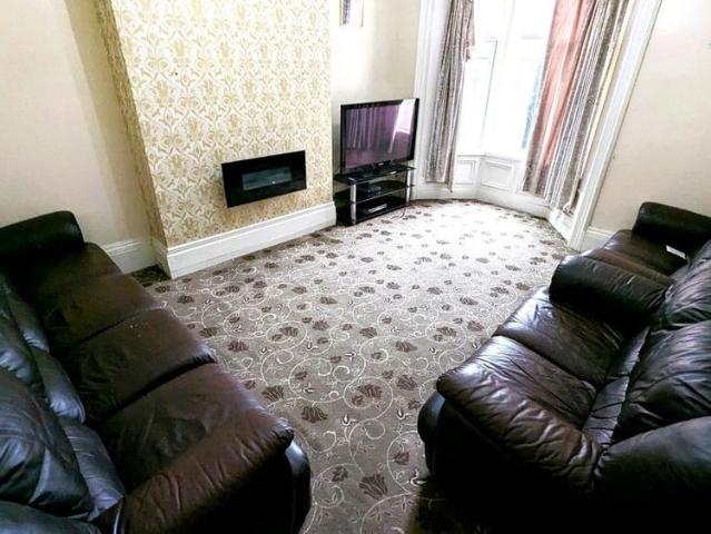 4 bedroom terraced house to rent