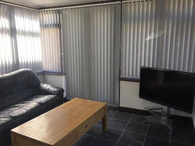 4 bedroom terraced house to rent