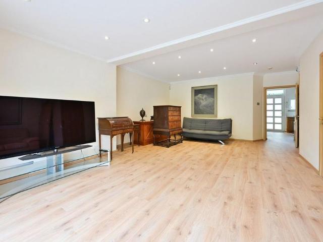 4 bedroom terraced house to rent
