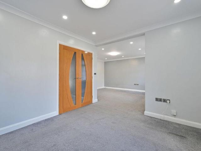4 bedroom terraced house to rent