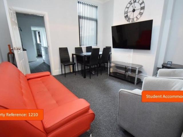 4 bedroom terraced house to rent