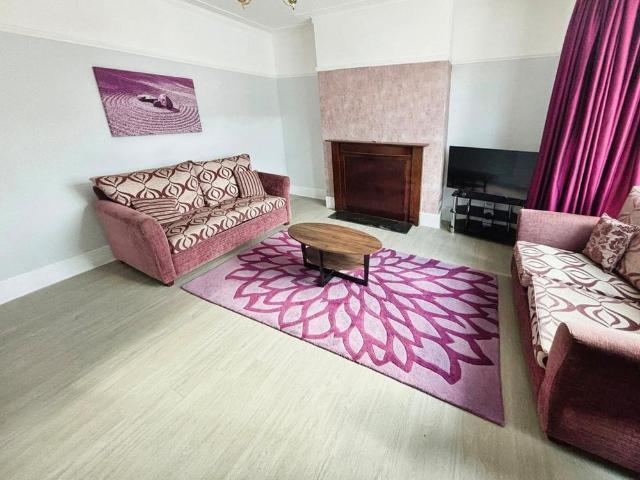 4 bedroom terraced house to rent