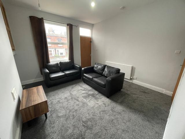 4 bedroom terraced house to rent