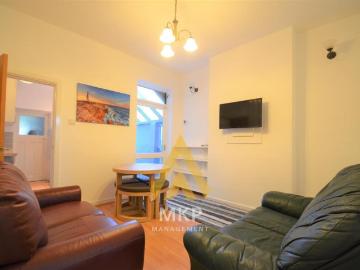4 bedroom terraced house to rent