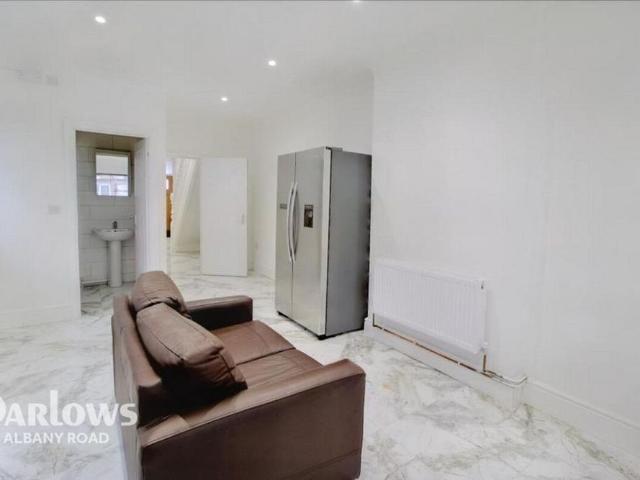 4 bedroom terraced house to rent
