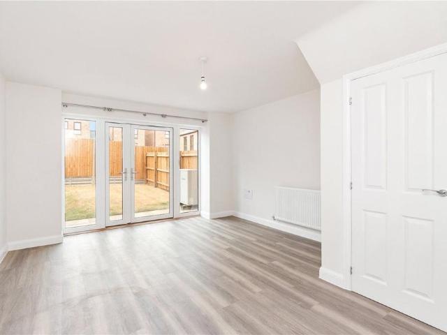 4 bedroom terraced house to rent