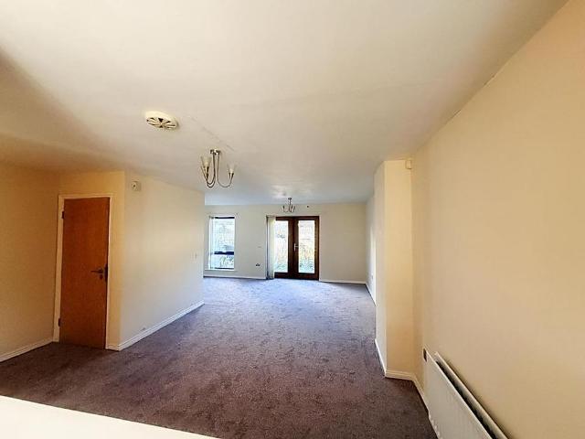 4 bedroom terraced house to rent