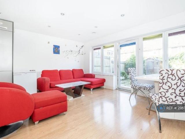 4 bedroom terraced house to rent