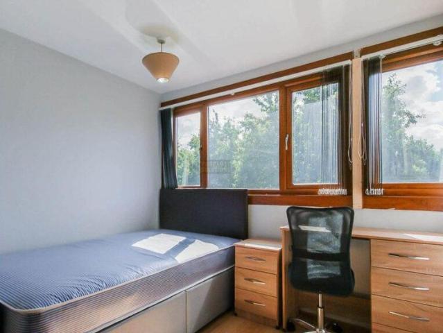 4 bedroom terraced house to rent