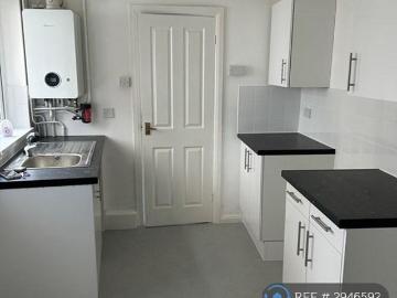 4 bedroom terraced house to rent