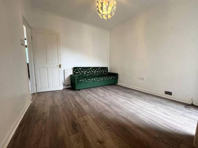 4 bedroom terraced house to rent