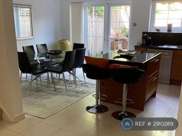 4 bedroom terraced house to rent