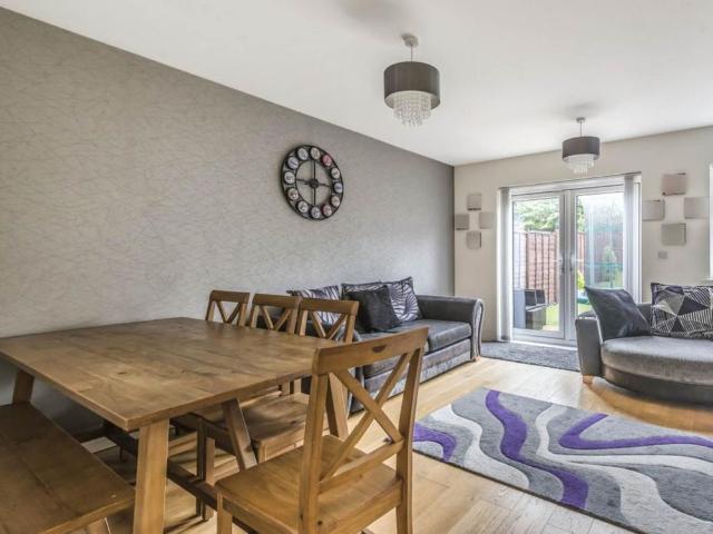 4 bedroom terraced house to rent