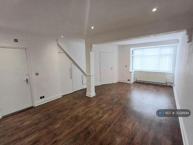 4 bedroom terraced house to rent