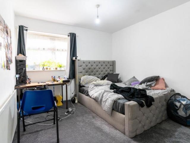 4 bedroom terraced house to rent