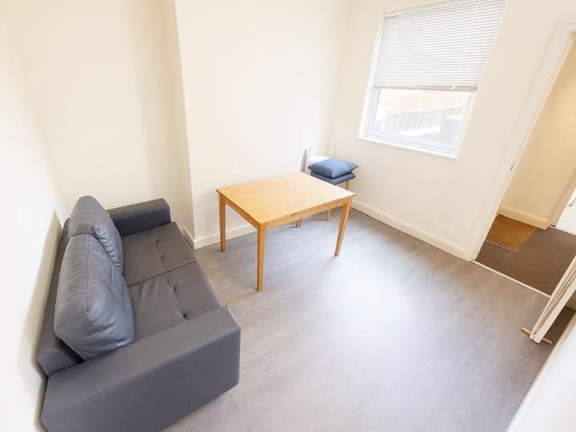 4 bedroom terraced house to rent