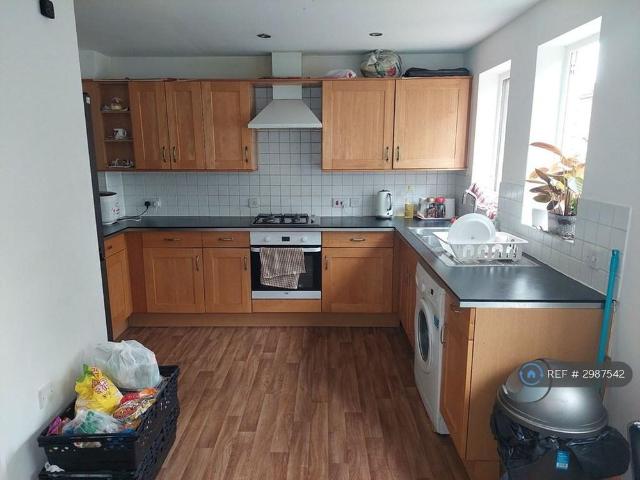 4 bedroom terraced house to rent
