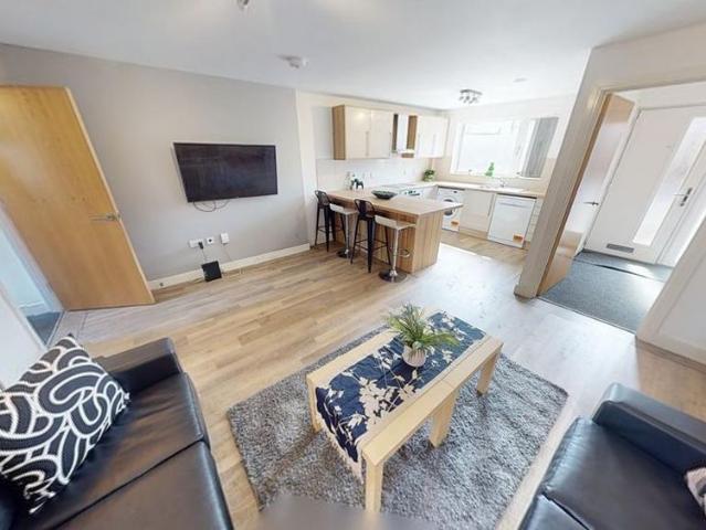 4 bedroom terraced house to rent