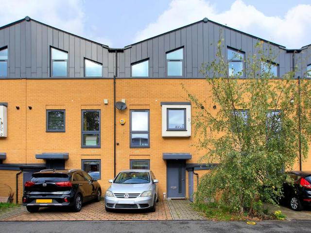 4 bedroom terraced house to rent