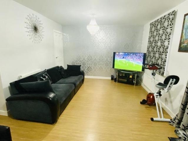 4 bedroom terraced house to rent