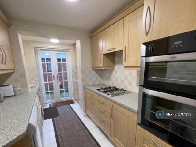 4 bedroom terraced house to rent