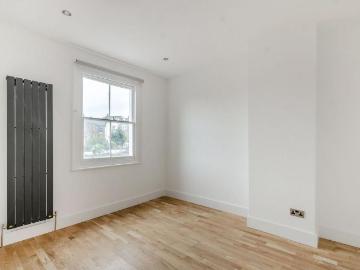4 bedroom terraced house to rent