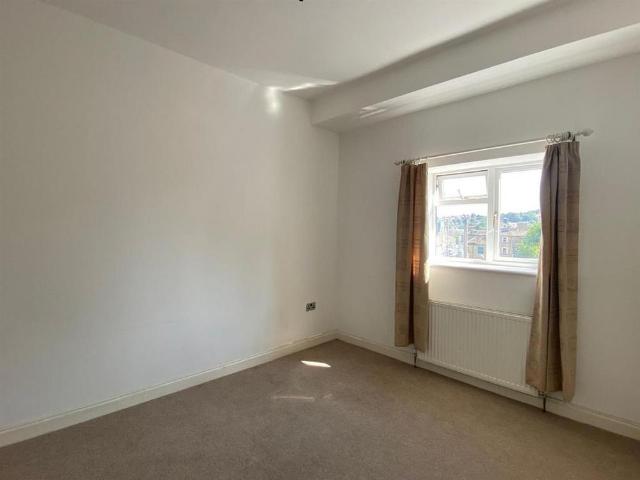 4 bedroom terraced house to rent
