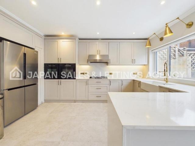 4 bedroom terraced house to rent