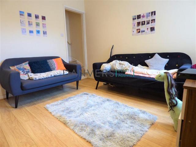 4 bedroom terraced house to rent