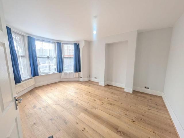 4 bedroom terraced house to rent