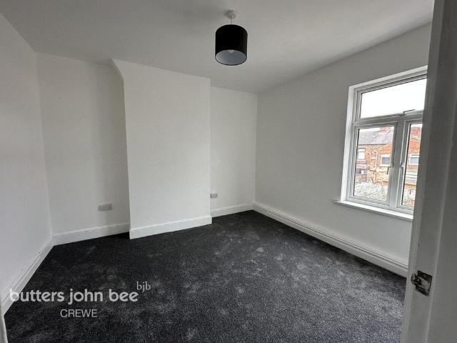4 bedroom terraced house to rent