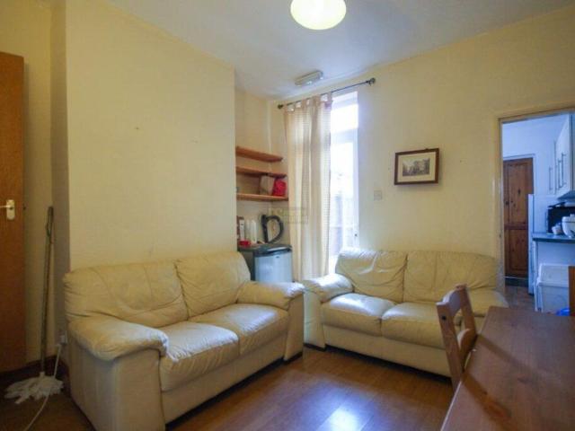 4 bedroom terraced house to rent
