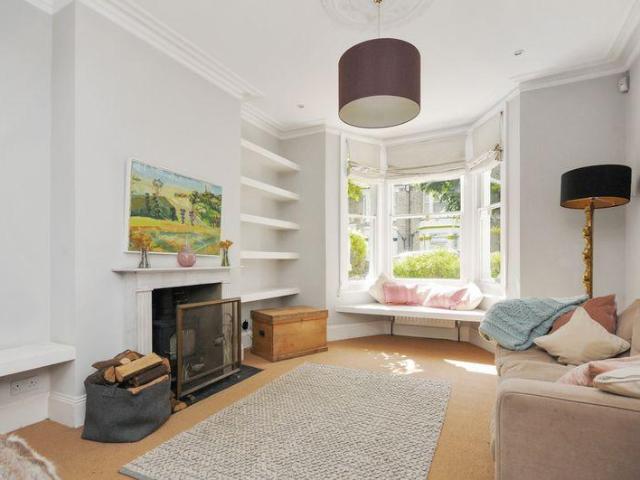 4 bedroom terraced house to rent
