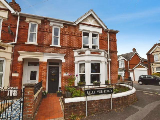 4 bedroom terraced house to rent