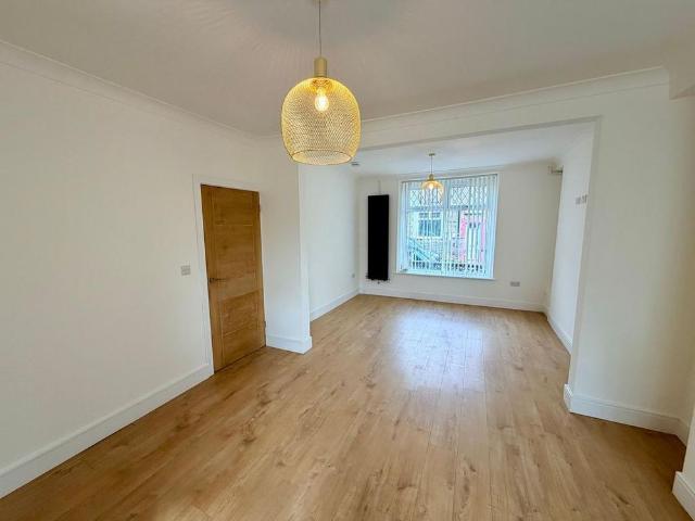 4 bedroom terraced house to rent