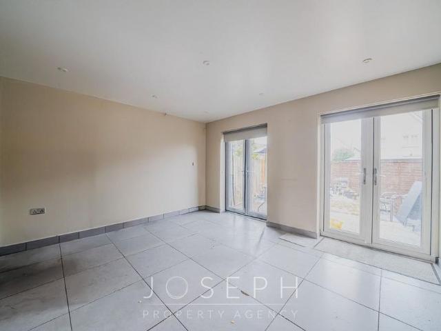 4 bedroom terraced house to rent