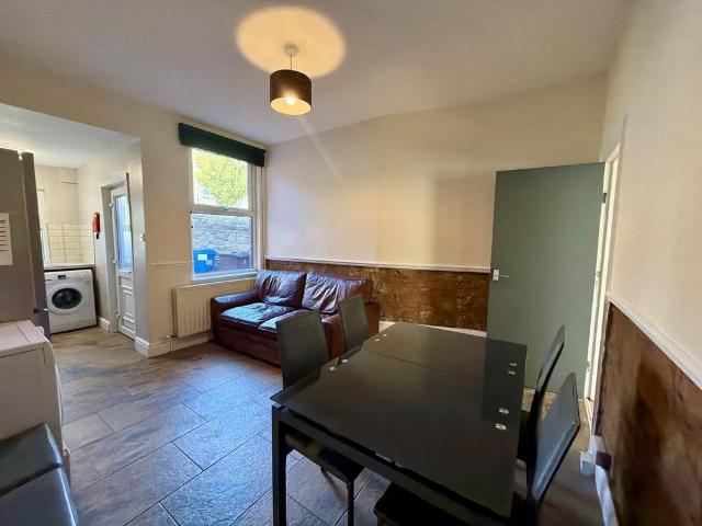 4 bedroom terraced house to rent