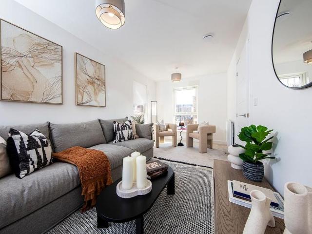 4 bedroom terraced house to rent