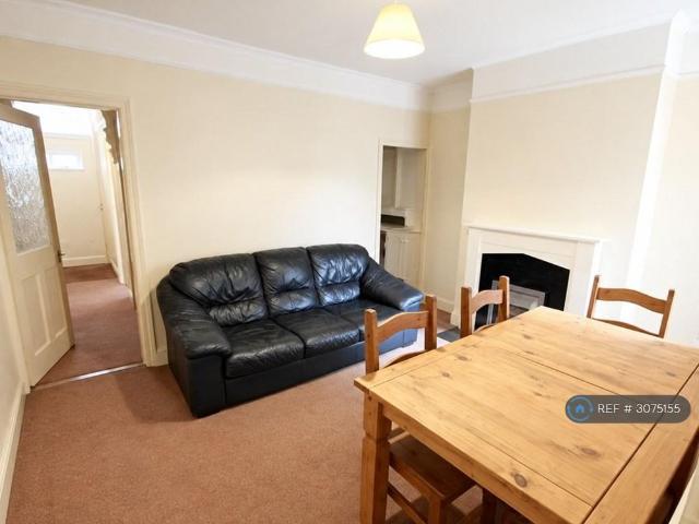 4 bedroom terraced house to rent